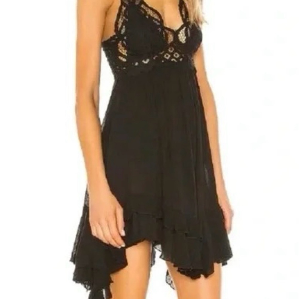 Elegant Black Lace Dress - Picture 2 of 3